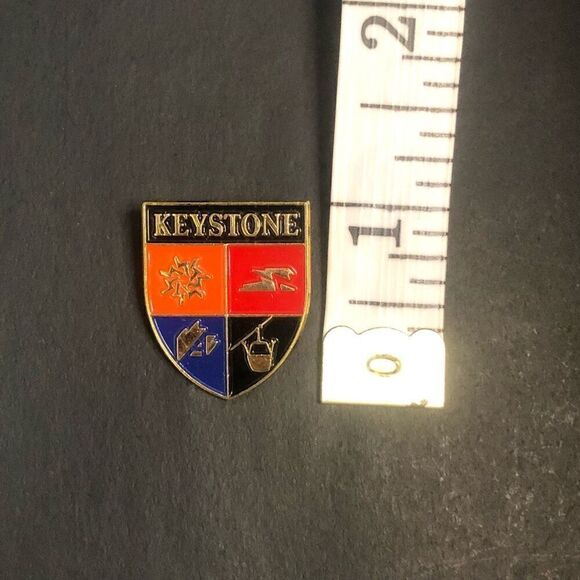 keystone vintage skiing ski pin colorado souvenir travel resort shield pin back - Picture 2 of 7